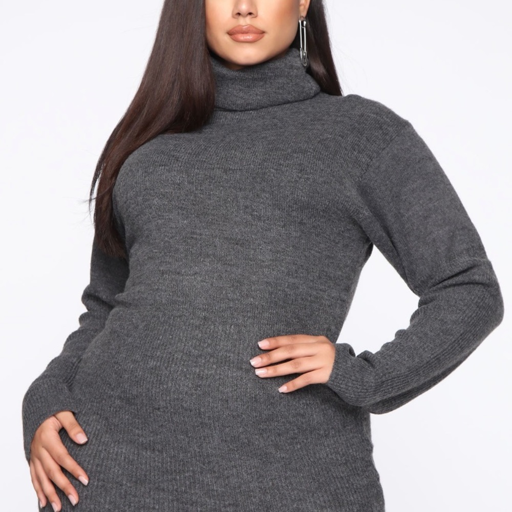 Sweater dress. Turtleneck style 2/3 x. Gray